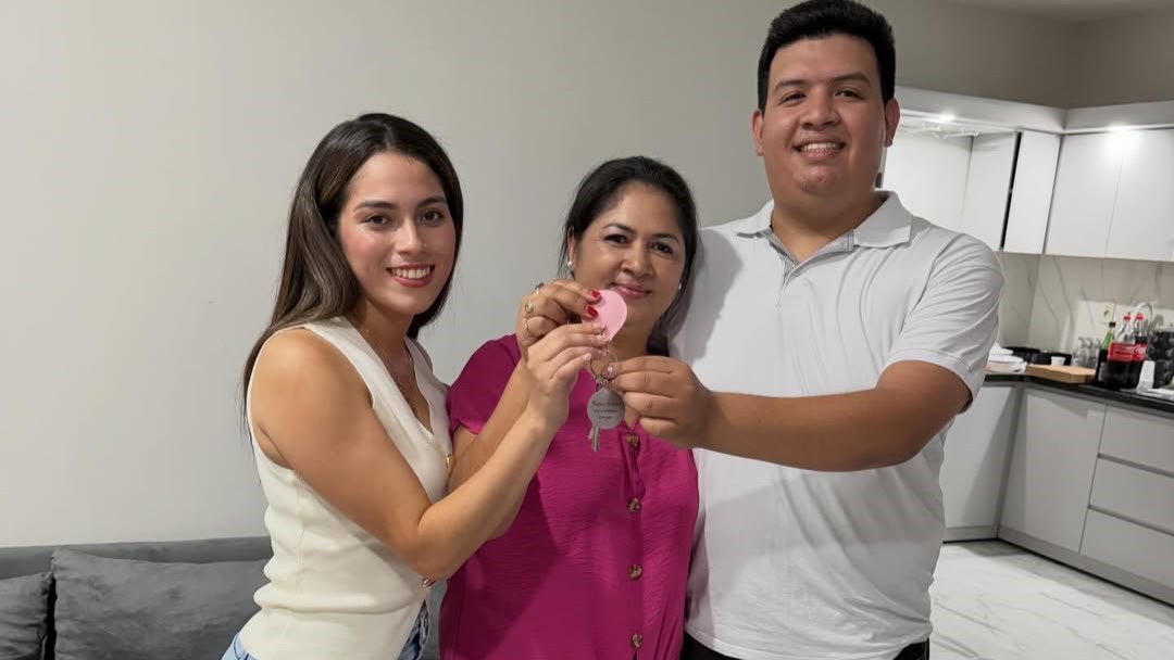 (GALERÍA) ¡Cronista de tevé logro un gran sueño para su mami!