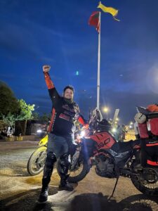 A bordo de su moto Star, paraguayo completó el “reto Guajira”