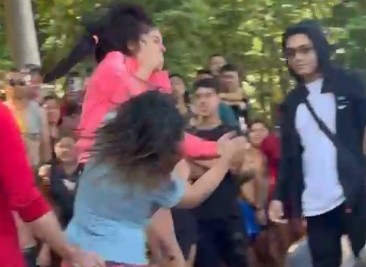 (Video) Pilló a su amorchi con otra y le garroteó: “Me dejas sola con la criatura y venís acá”, he’i