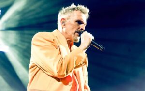 ¿El cantante Miguel Bosé perdió la voz?