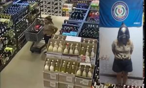 Kurepa fue pescada con las manos en la consola dentro de shopping esteño