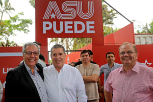 Cartes visitó el PC de Honor Colorado en Asunción