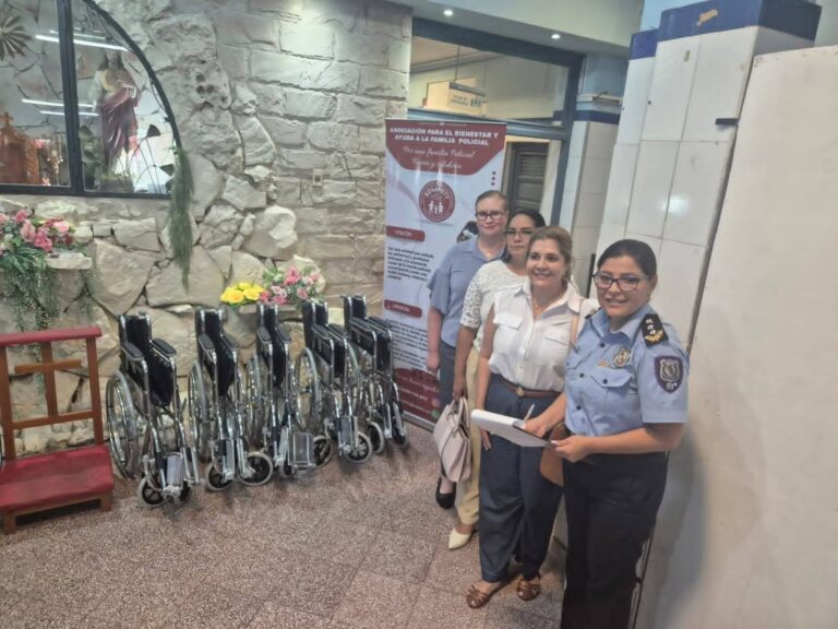 Hospital de Policía: Entregan 10 sillas de ruedas
