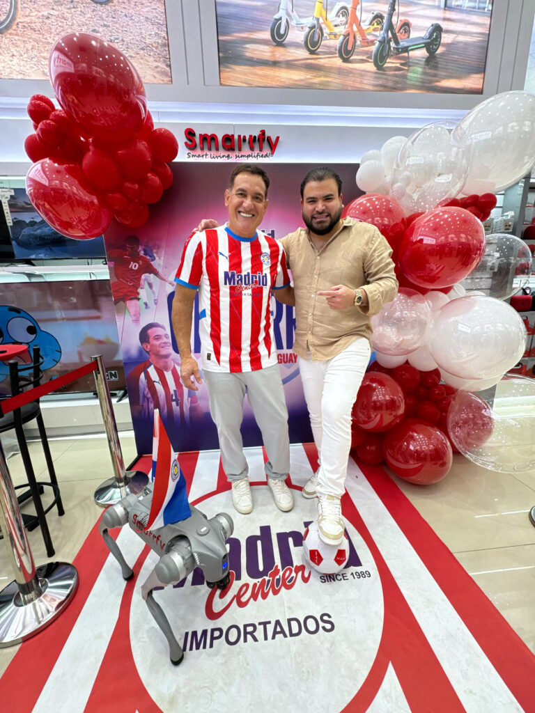 El histórico Carlos Gamarra recibió el cariño de la afición esteña