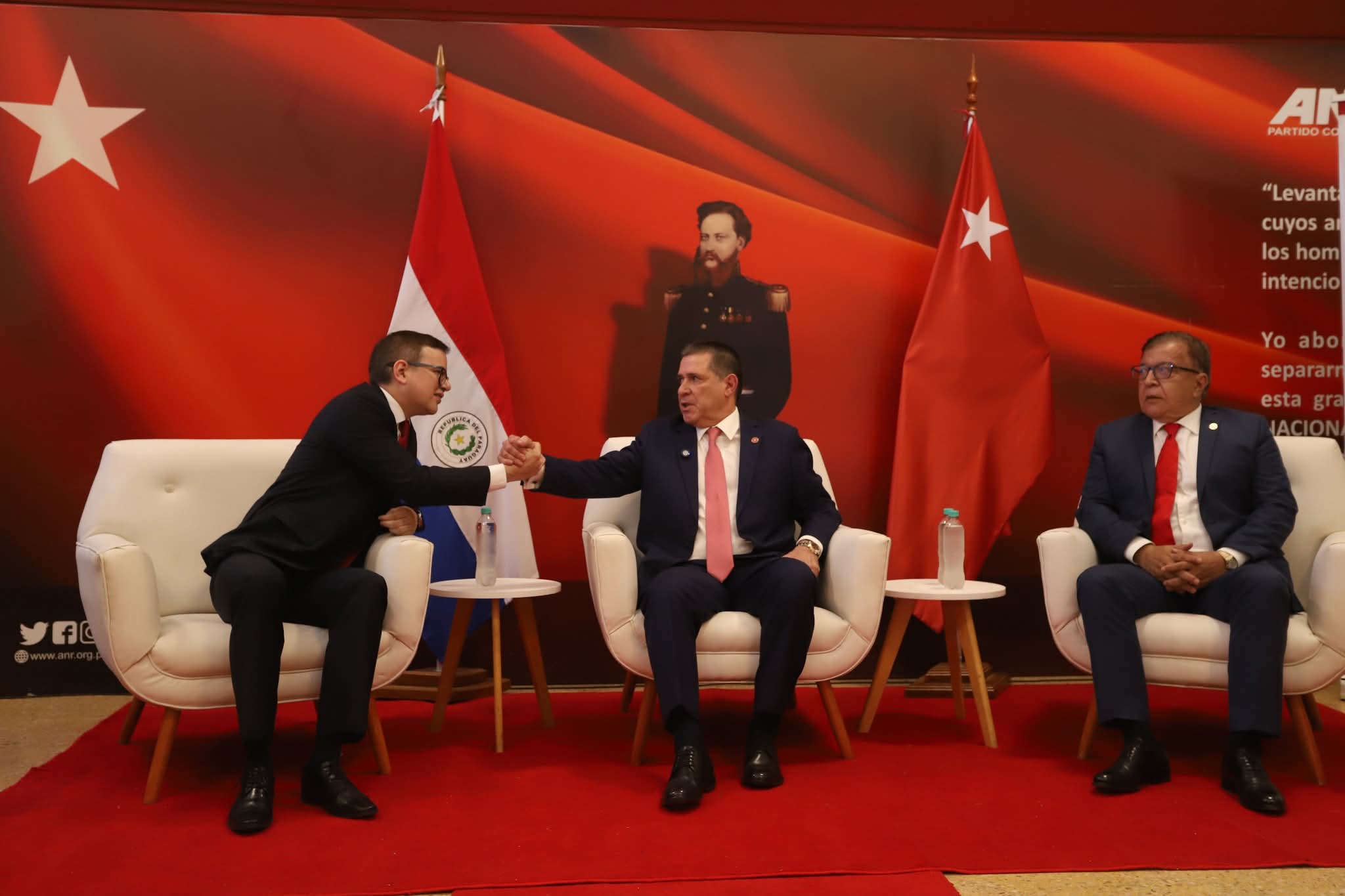 Horacio Cartes destacó acercamiento de la ANR con la gente