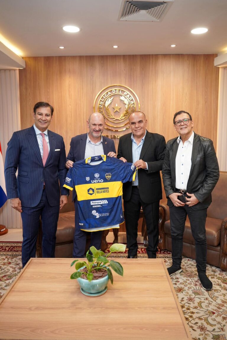 Presi de la Federación Española de fútbol visitó el Congreso en Paraguay
