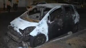 (VIDEO) ¡Con bomba molotov dejaron sin herramienta de trabajo a un péndex!