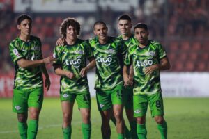 El Guma oñembosarái por el Rayadito