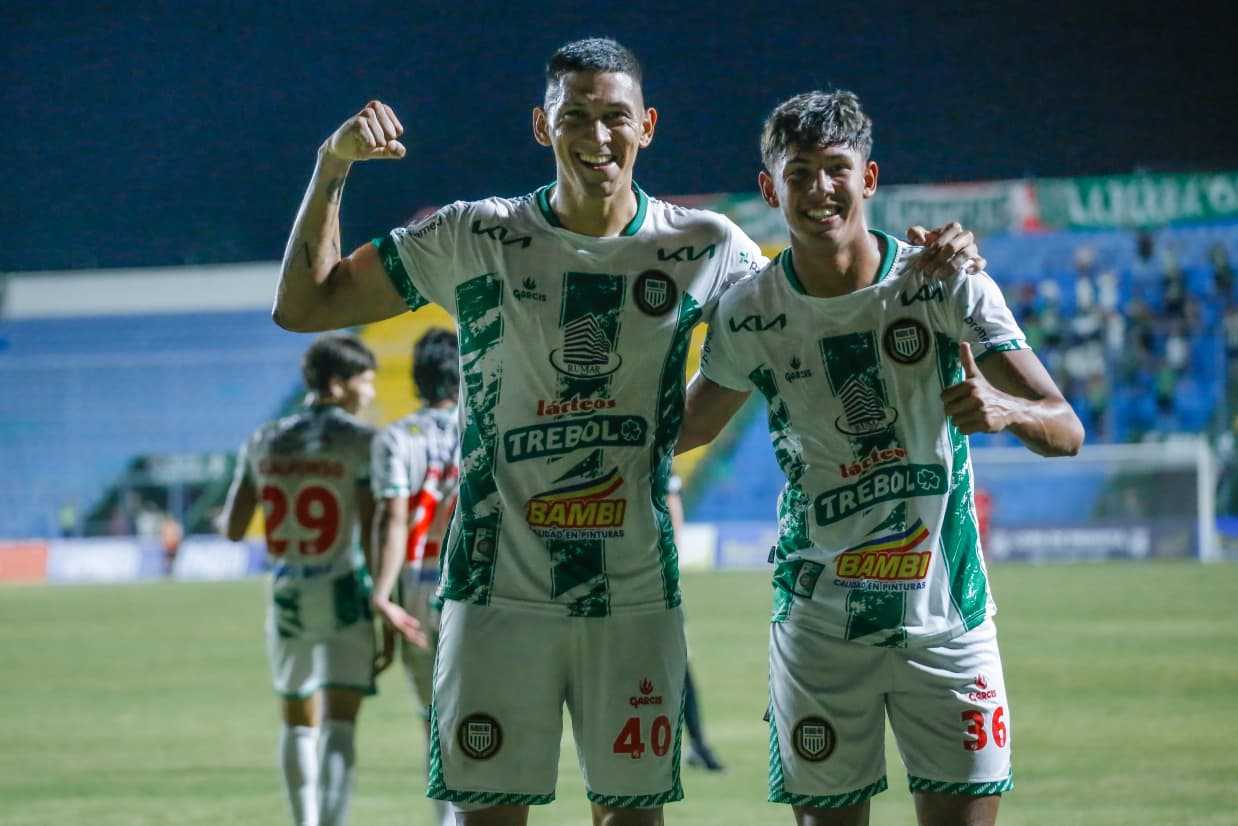 Rubito le dio chachá al Kure Luque