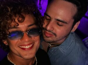 ¿Cantante de “Purahéi Soul” se divorció y patea hacia su arco?