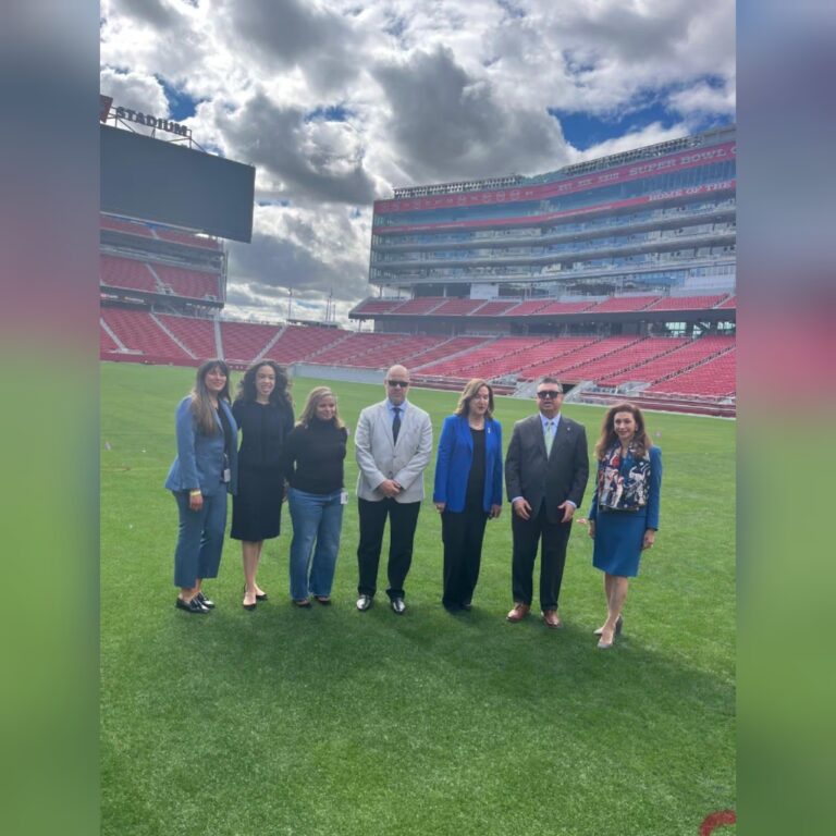 Embajador ya prepara camino para hinchas Albirrojos