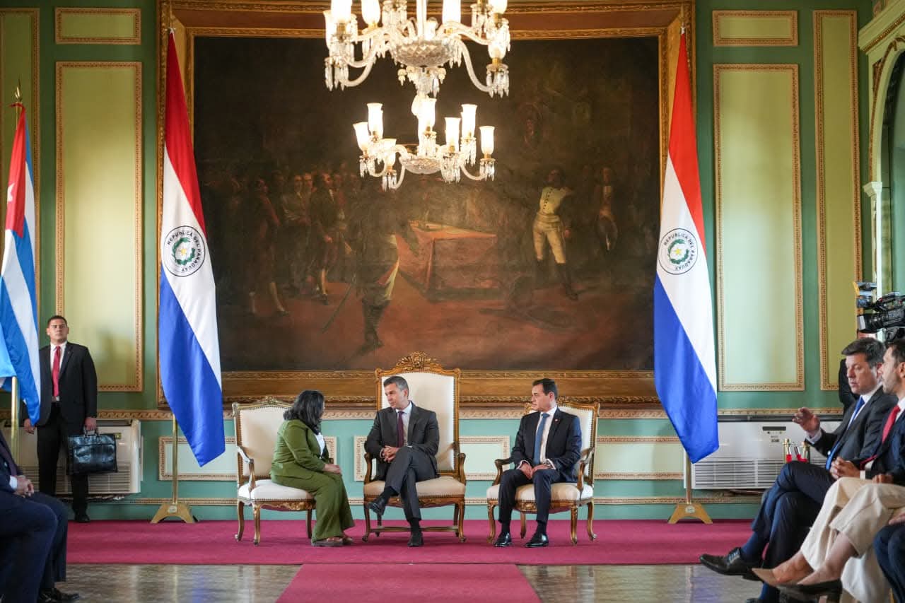 Santi Peña recibió cartas credenciales de nuevos embajadores para fortalecer lazos