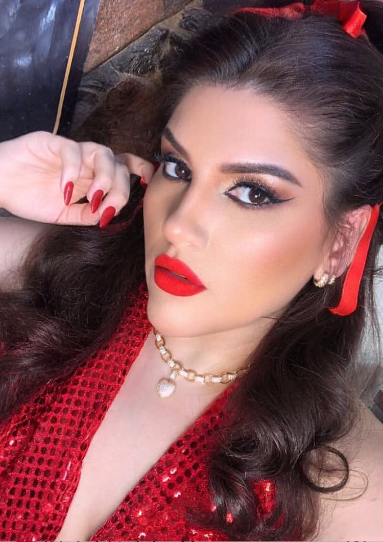 Rebecca Blaires: la maquilladora paraguaya que conquista pasarelas y concursos de belleza