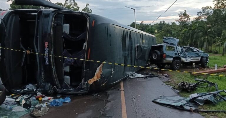 Tragedia rutera: Choque entre dos ómnibus oheja un muerto y montón de heridos