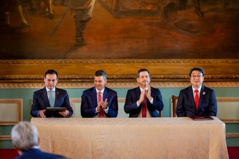 ¡Oikoma acuerdo con Japón para proyecto satelital!