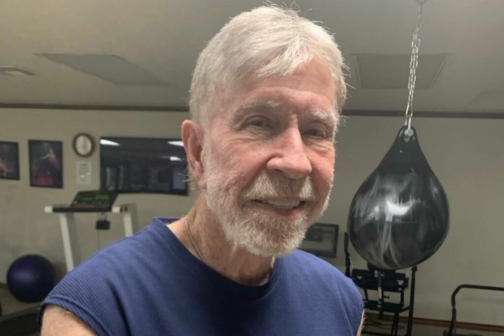 El actor Chuck Norris fue hospitalizado de emergencia