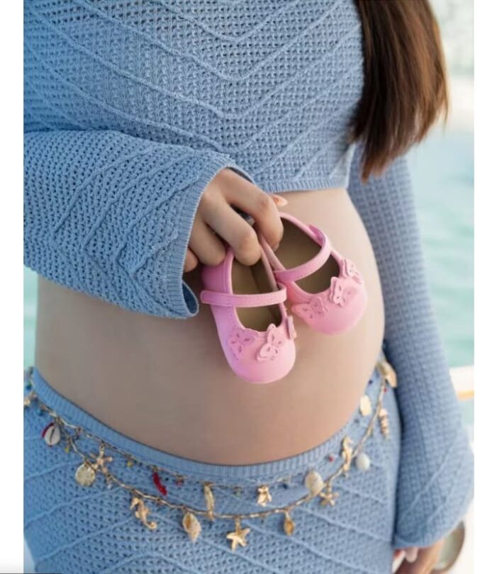 ¡Nadia Ferreira y Marc Anthony esperan la nena!