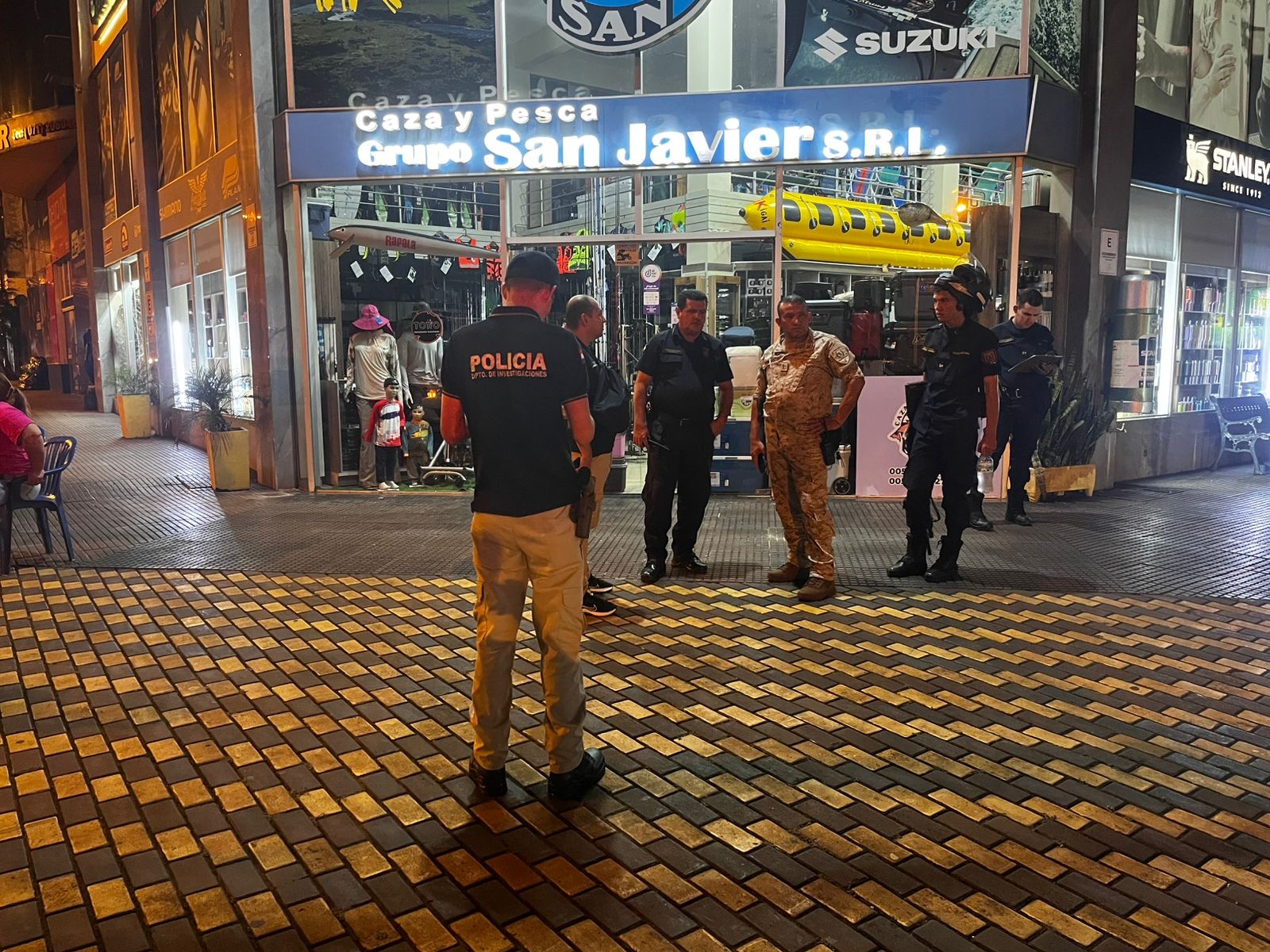 Roban 50 palos en asalto a cambista en circuito comercial de Encarnación