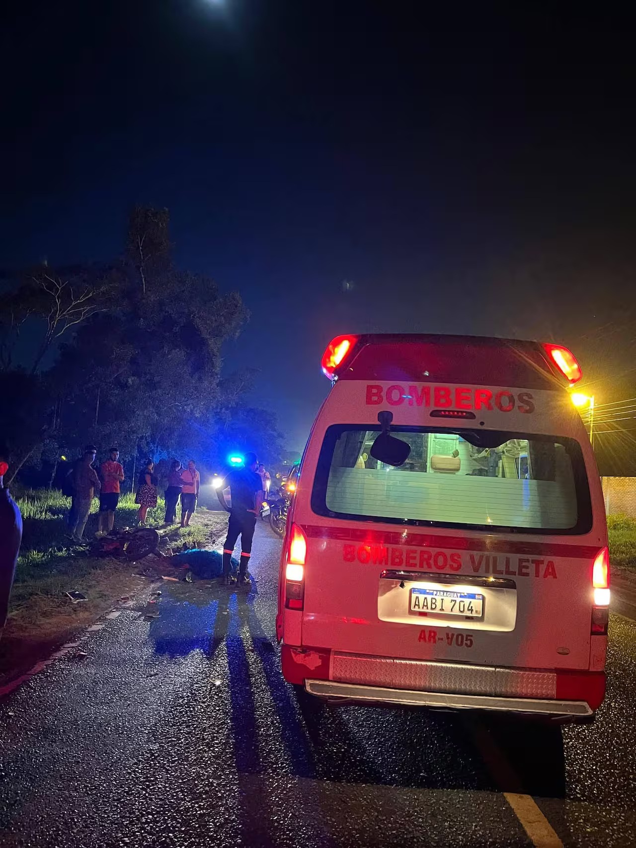 Motoca esquivó un bache, chocó una retroexcavadora y falleció