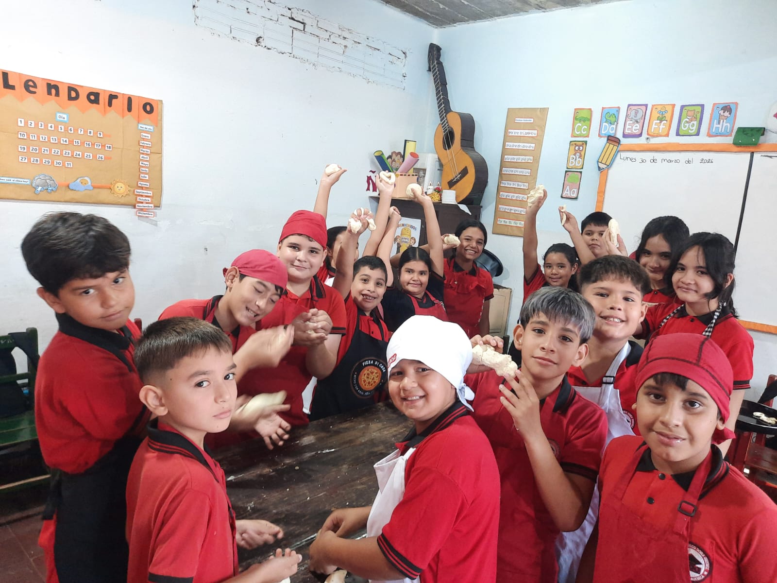 Alumnos aprendieron el tradicional “chipa apo” y rezaron el viacrucis