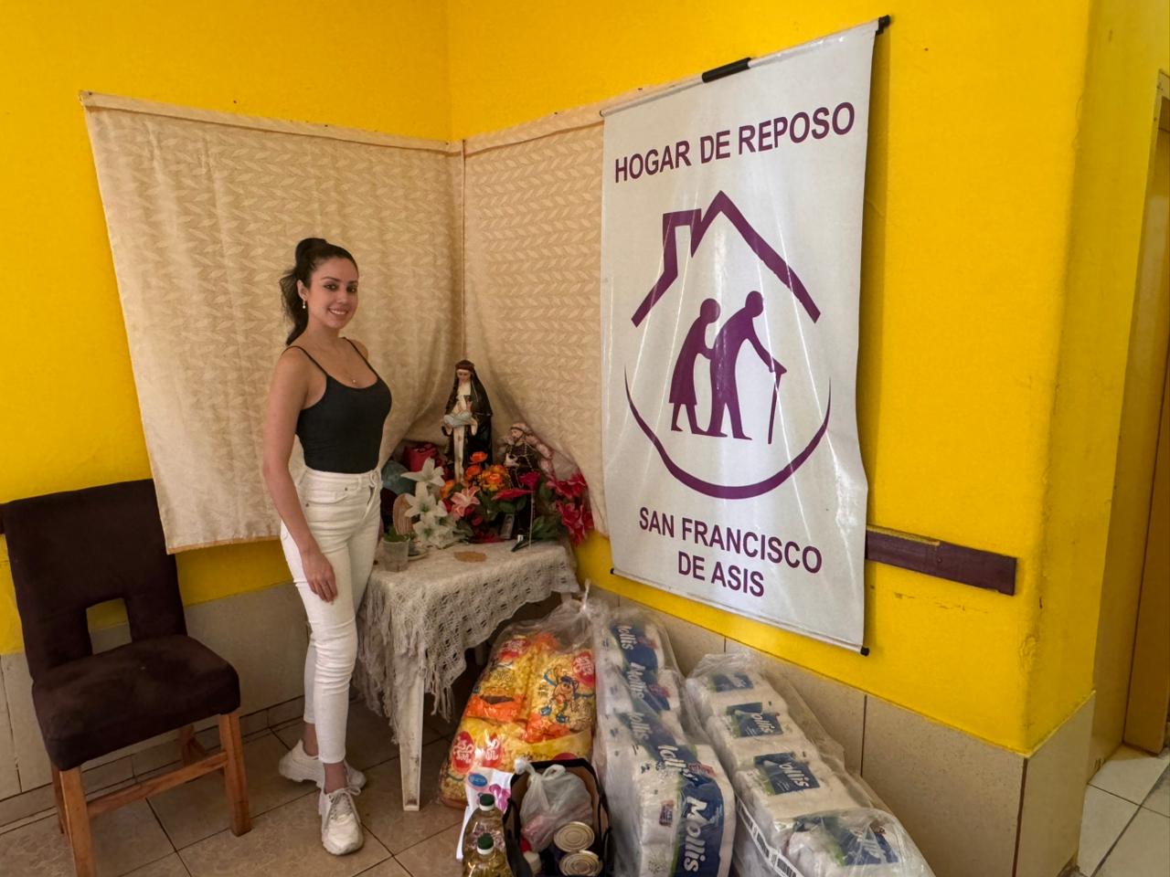 Miss muestra su lado solidario