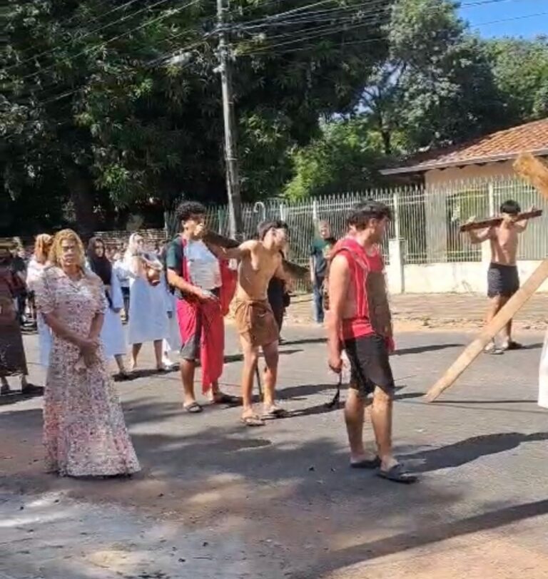 Conductora de Ventaneando Py se sumó a la tradición de fe en su barrio