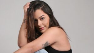 ¡Larissa salió a responder a una doña que la trató de "fea" y "vieja"!