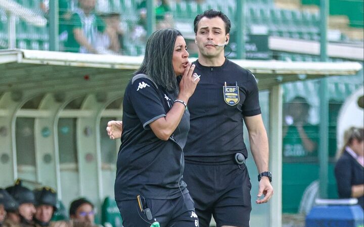 ¡Histórico en Brasil! Una mujer debutó como DT en el Brasileirao, dirigiendo al equipo de Walter Clar