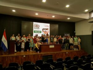 Adrien Castell  presentó su libro: “Fractured: Sombra y Redención”.