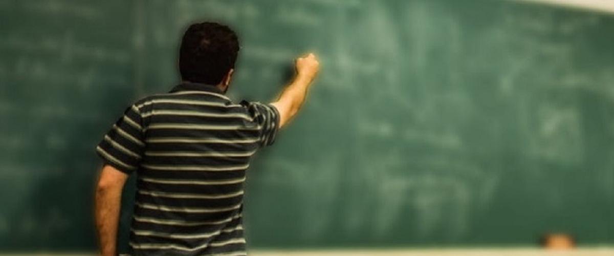 Profe fue rajado por llevar alumnos a su casa