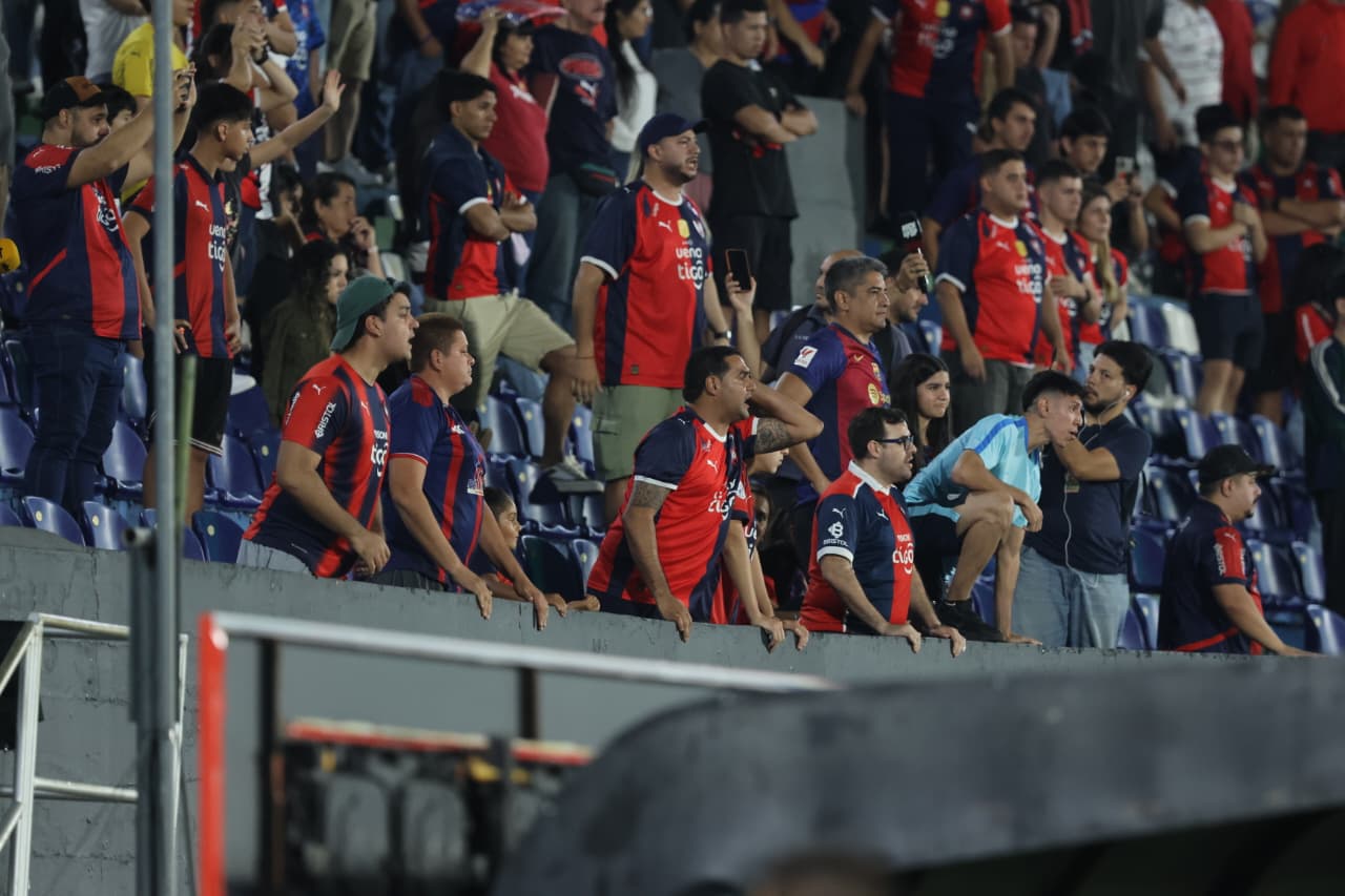 “Que se vayan todos”, el cántico de la preferencia azulgrana hacia los jugadores