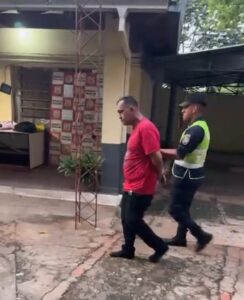 Cayó asaltante que peló arma y machetillo para robar en supermercado’i