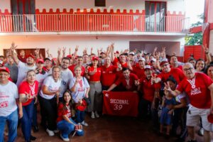 Casa por casa, voto por voto: Camilo pisa fuerte en Asu