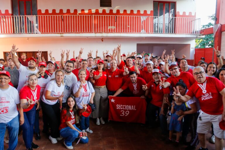 Casa por casa, voto por voto: Camilo pisa fuerte en Asu