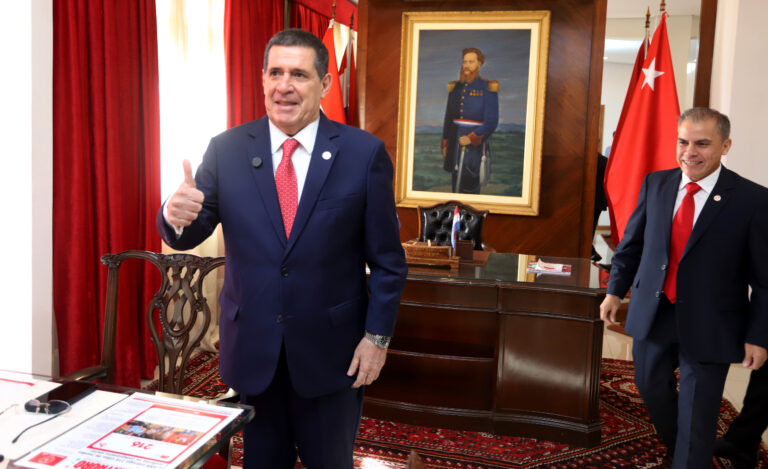 ¡Horacio Cartes retoma timón en la ANR!