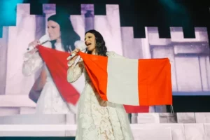 (VIDEO) ¡Laura Pausini reclama a sus fans VIP!