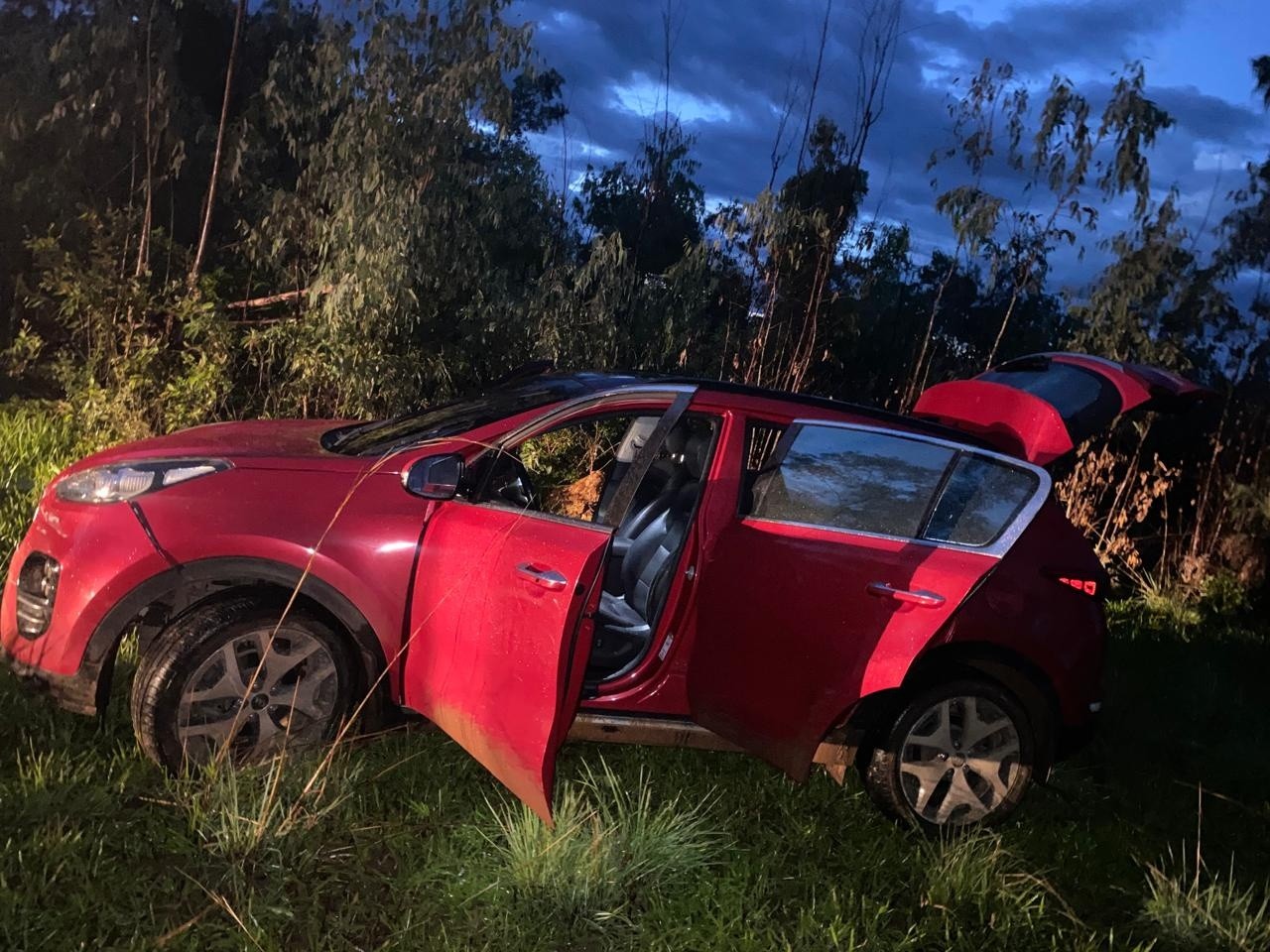 ¡De película! Ñembo “Senad” asaltan camión de pohä para adelgazar