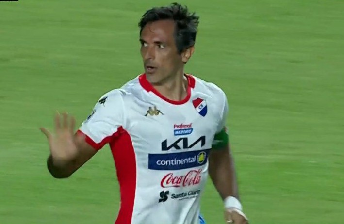 ¡Inagotable! Roque Santa Cruz, a sus 44 años, hizo otro gol