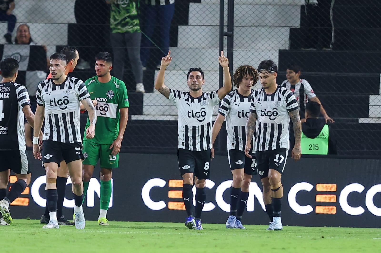 De la mano del “Mágico”, el Guma hizo “desaparecer” al Decano de la cancha