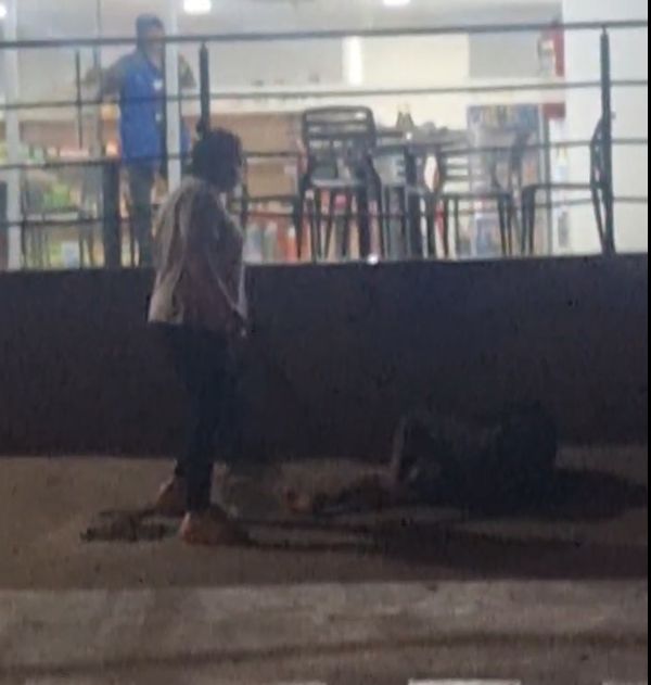 Infelices reventaron a golpes a un indigente