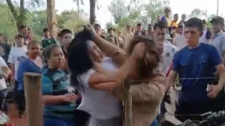 Mujeres se trenzaron a golpes durante un futbolacho en Loreto
