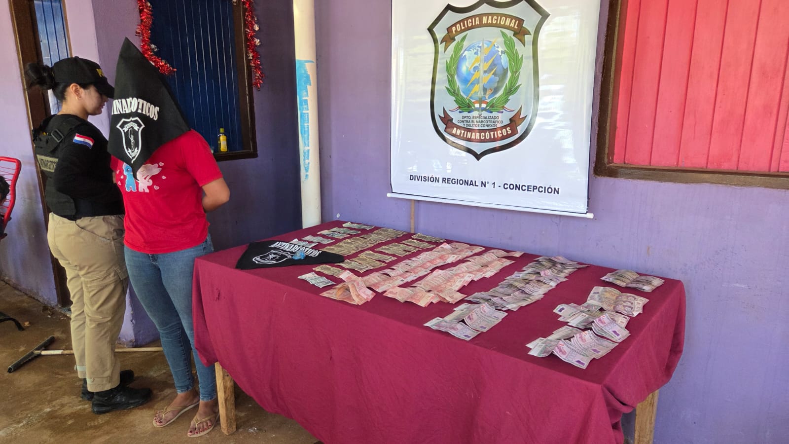Le llegó la poli: Doñita vendía el purete hógape
