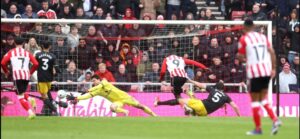 Alderete tuvo activa participación en el empate del Sunderland ante el Manchester United