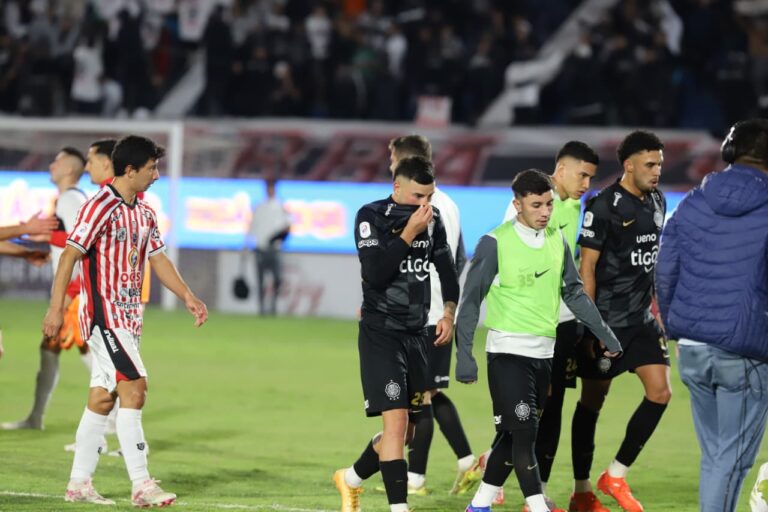 Olimpia está todavía en modo festejo de campeón y se regaló ante el colero