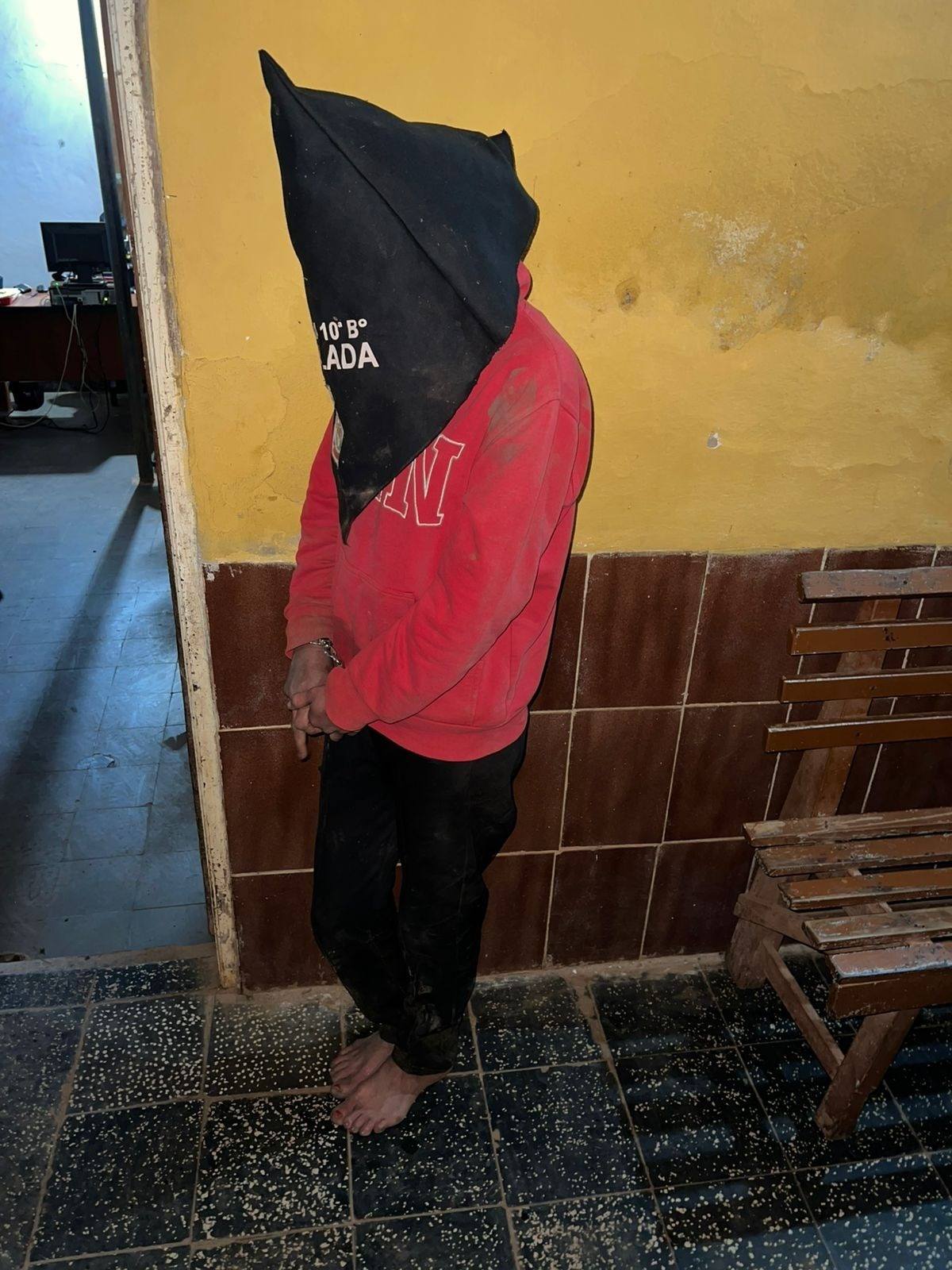 Una yiyi apresada, tras destrozar la caseta policial en  Itapé