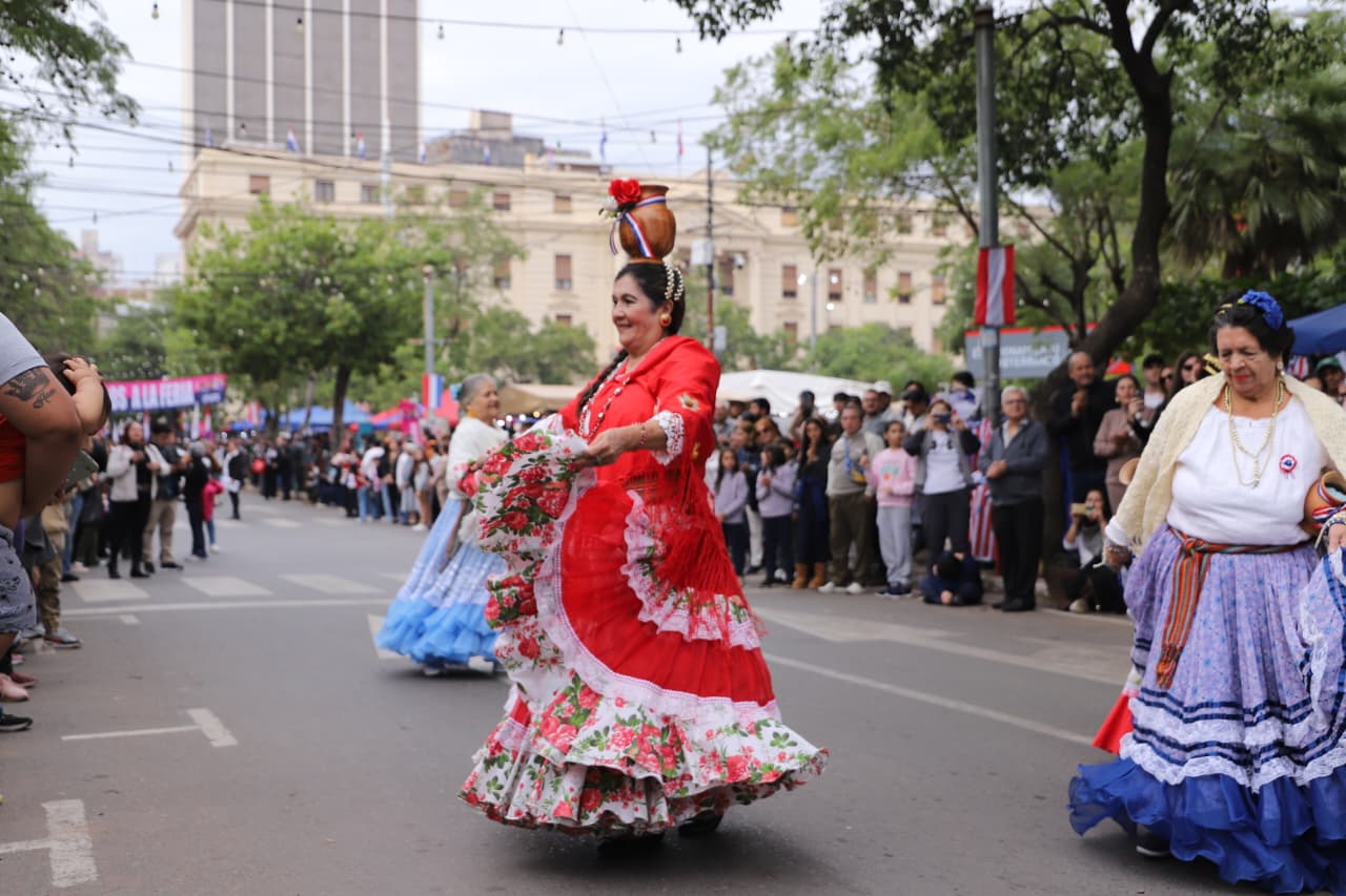 ¡Farra total por independencia de Paraguay!