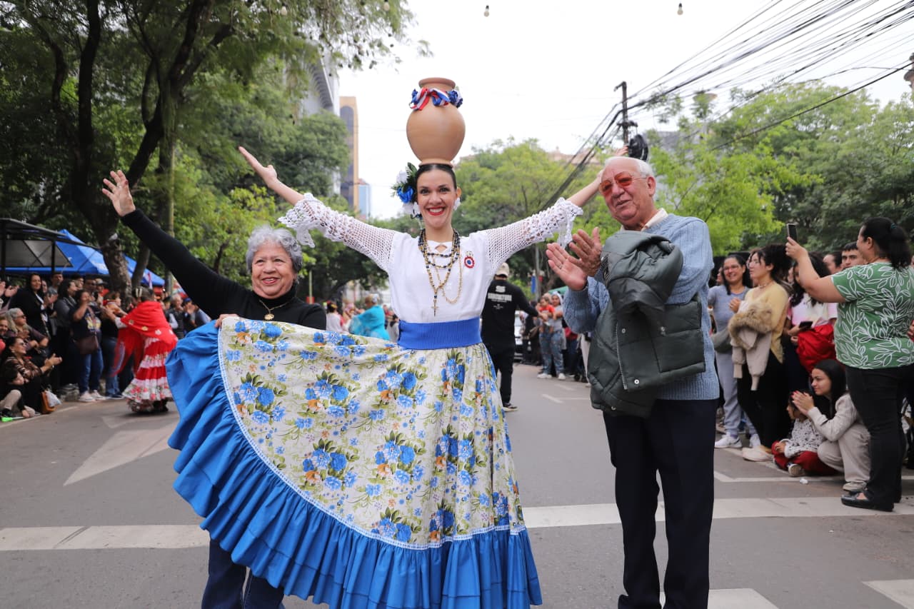 ¡Farra total por independencia de Paraguay!