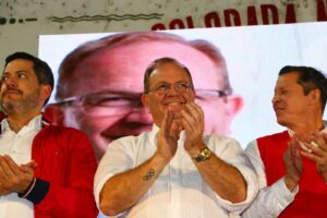 Camilo Pérez arremete con sensación de victoria en multitudinario acto en la seccional 1
