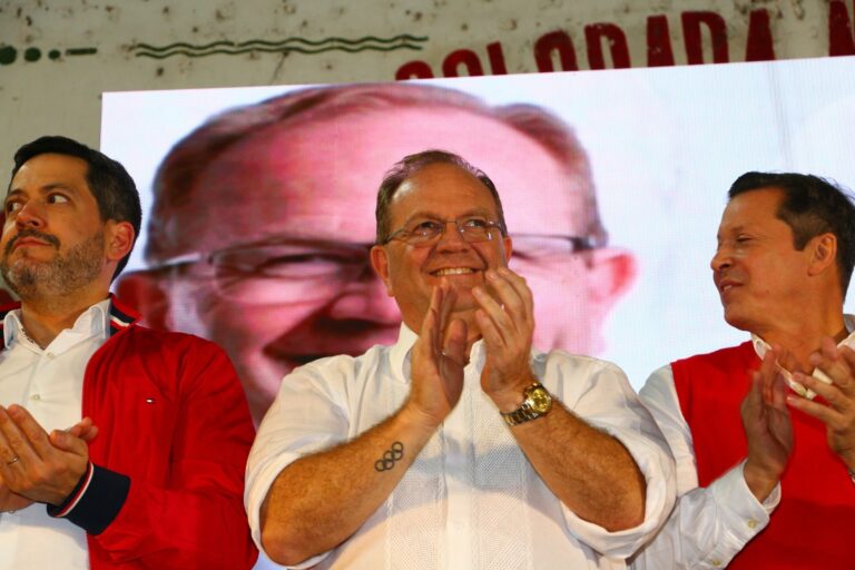 Camilo Pérez arremete con sensación de victoria en multitudinario acto en la seccional 1