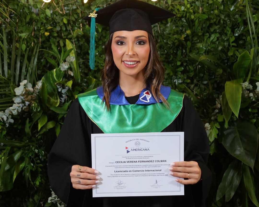 (GALERÍA) ¡Díganle licenciada! Doña de pelotero ligó titulo universitario
